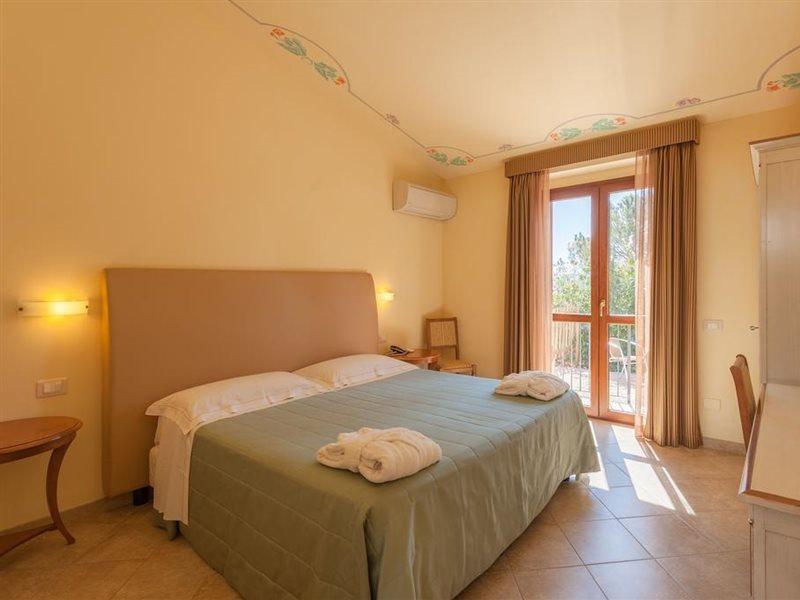 Hotel Saturno Fonte Pura ซาตูร์เนีย ภายนอก รูปภาพ