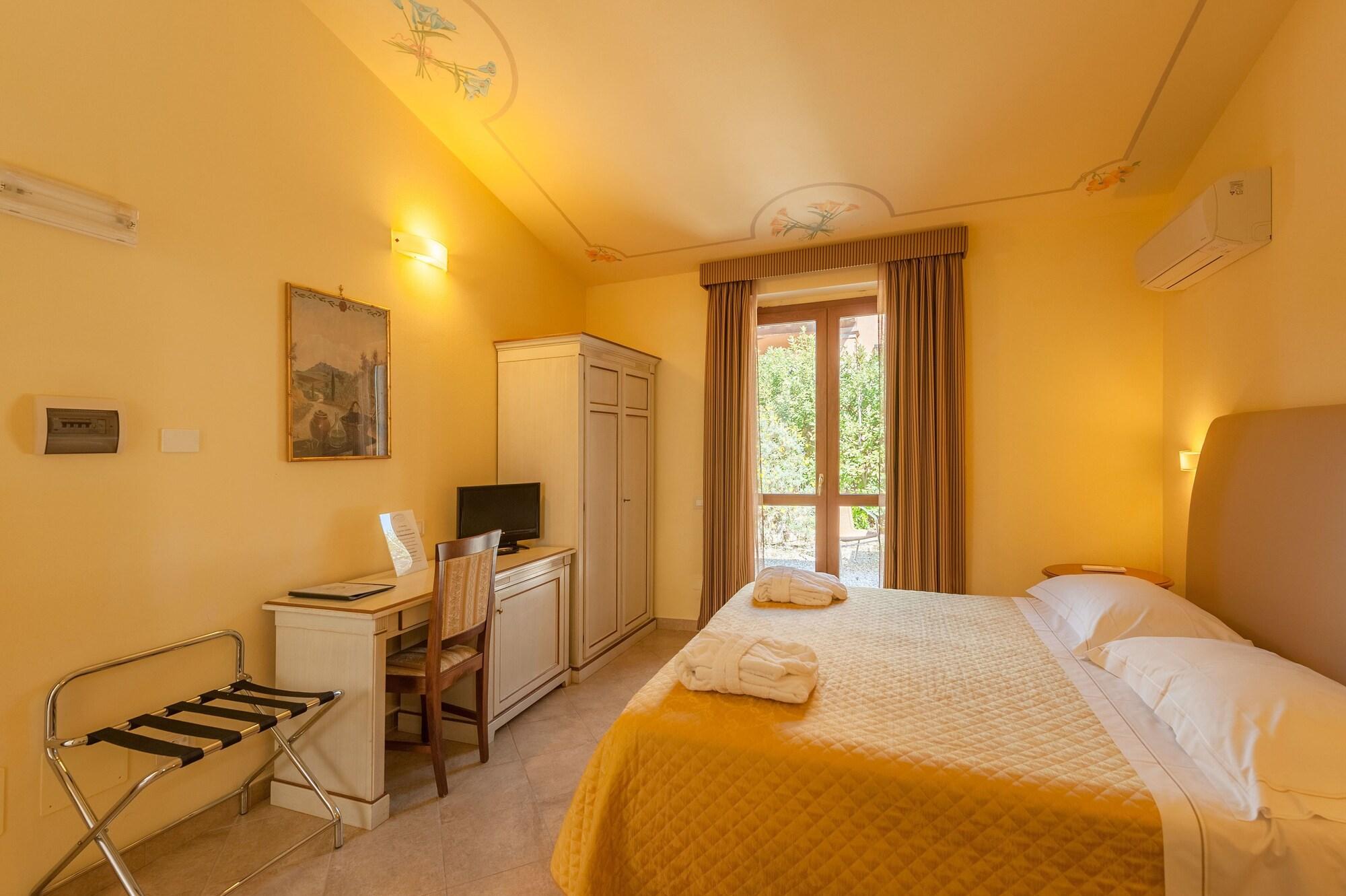 Hotel Saturno Fonte Pura ซาตูร์เนีย ภายนอก รูปภาพ
