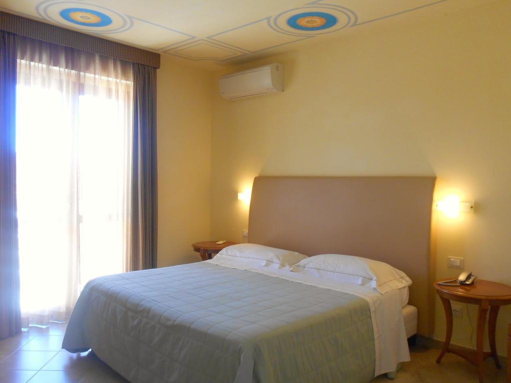 Hotel Saturno Fonte Pura ซาตูร์เนีย ภายนอก รูปภาพ